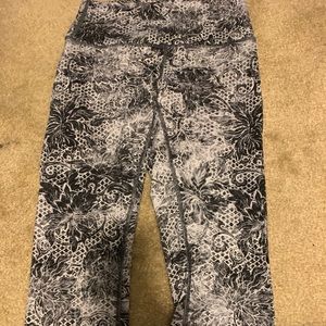 Lululemon Wunder Under crop
